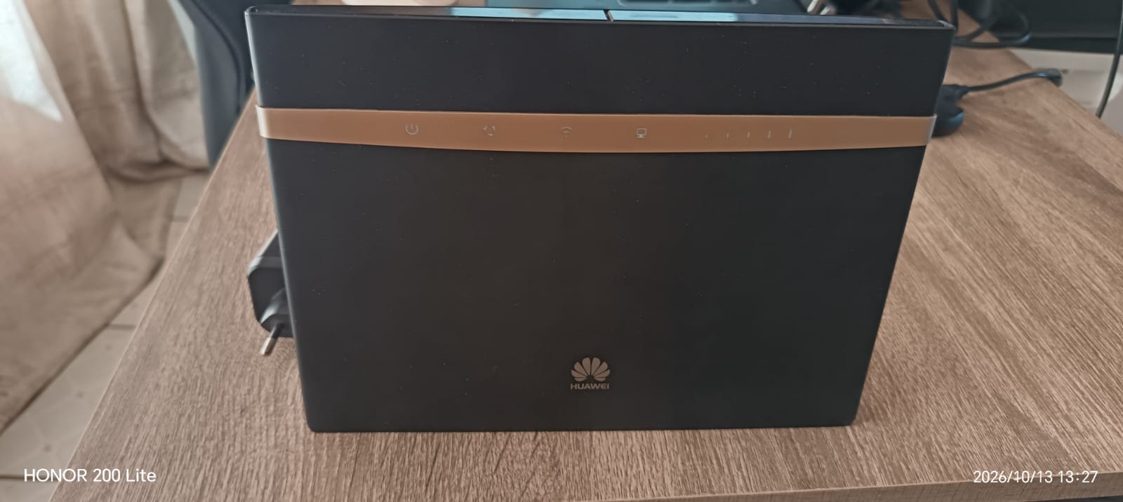 Huawei B525s-65a 4G LTE-Advanced Wi-Fi Router (Unlocked)